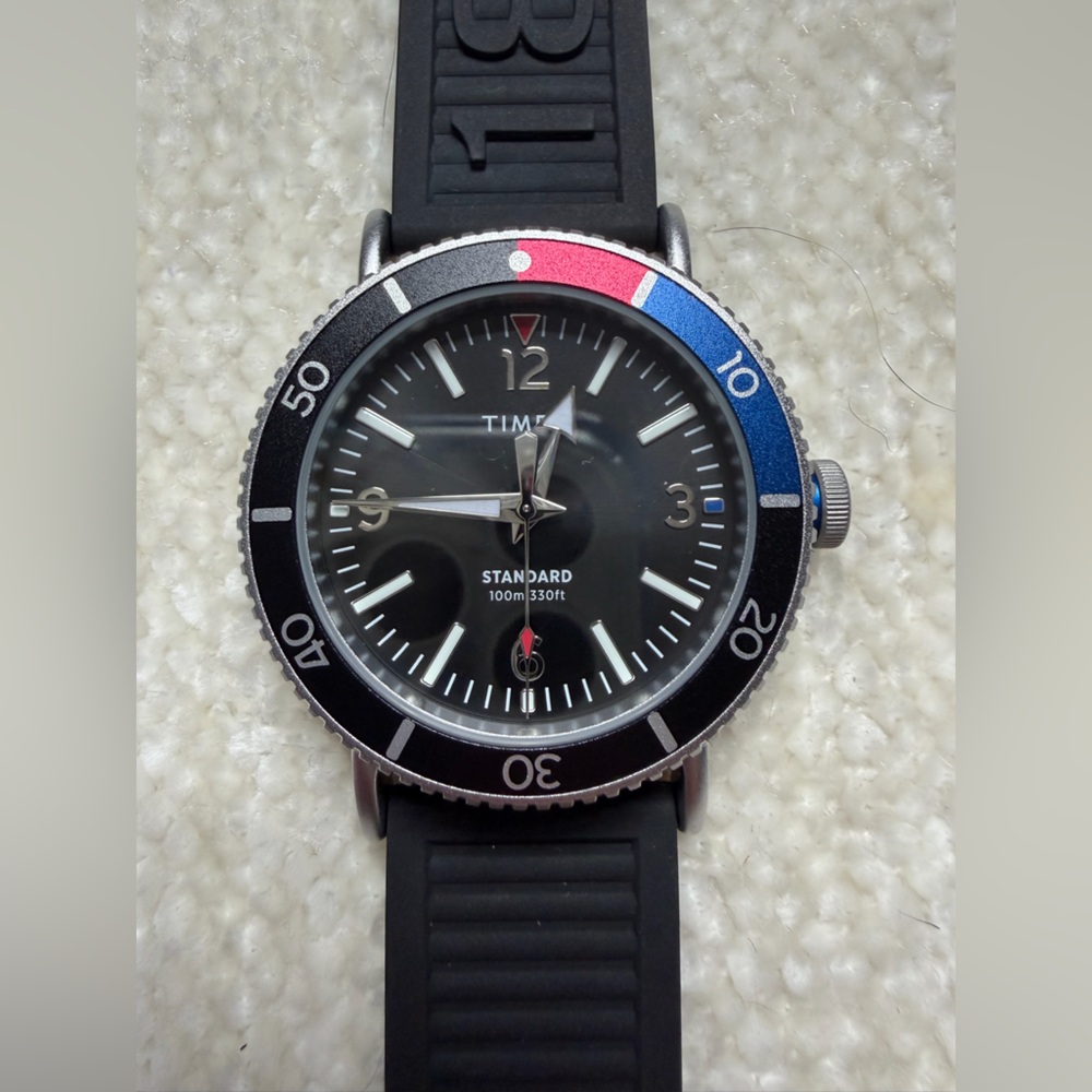 Timex Standard Diver 43mm Black Silicon Band - Picture 3 of 9